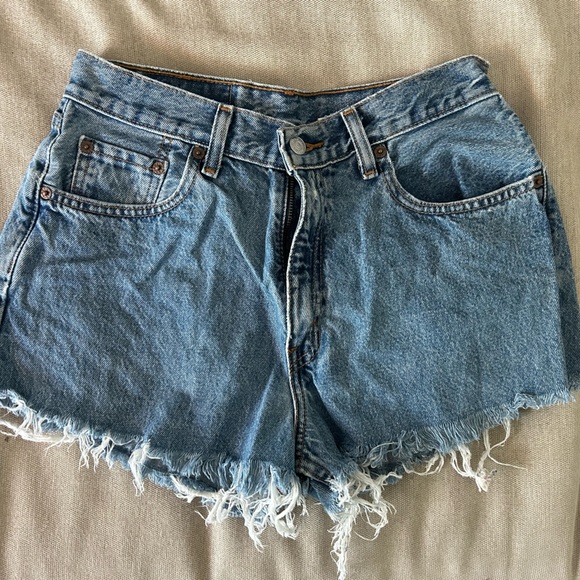Vintage Levi distressed denim shorts - Picture 2 of 2